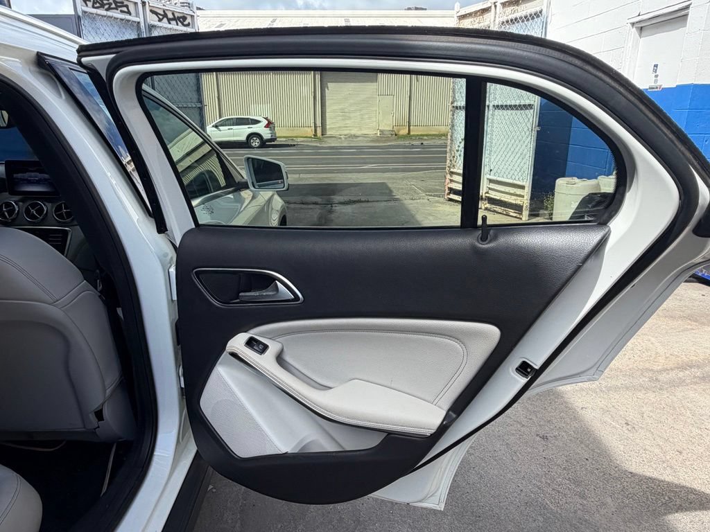 Used 2019 Mercedes-Benz GLA 250 image 12