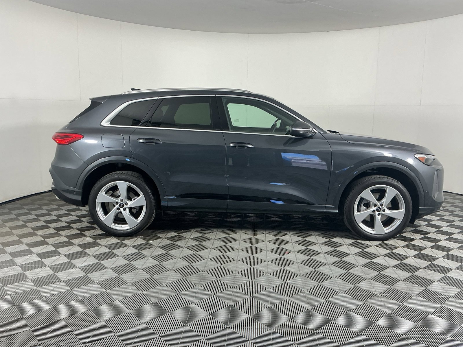 Used 2025 Audi Q5 Premium Plus AWD/4WD image 8
