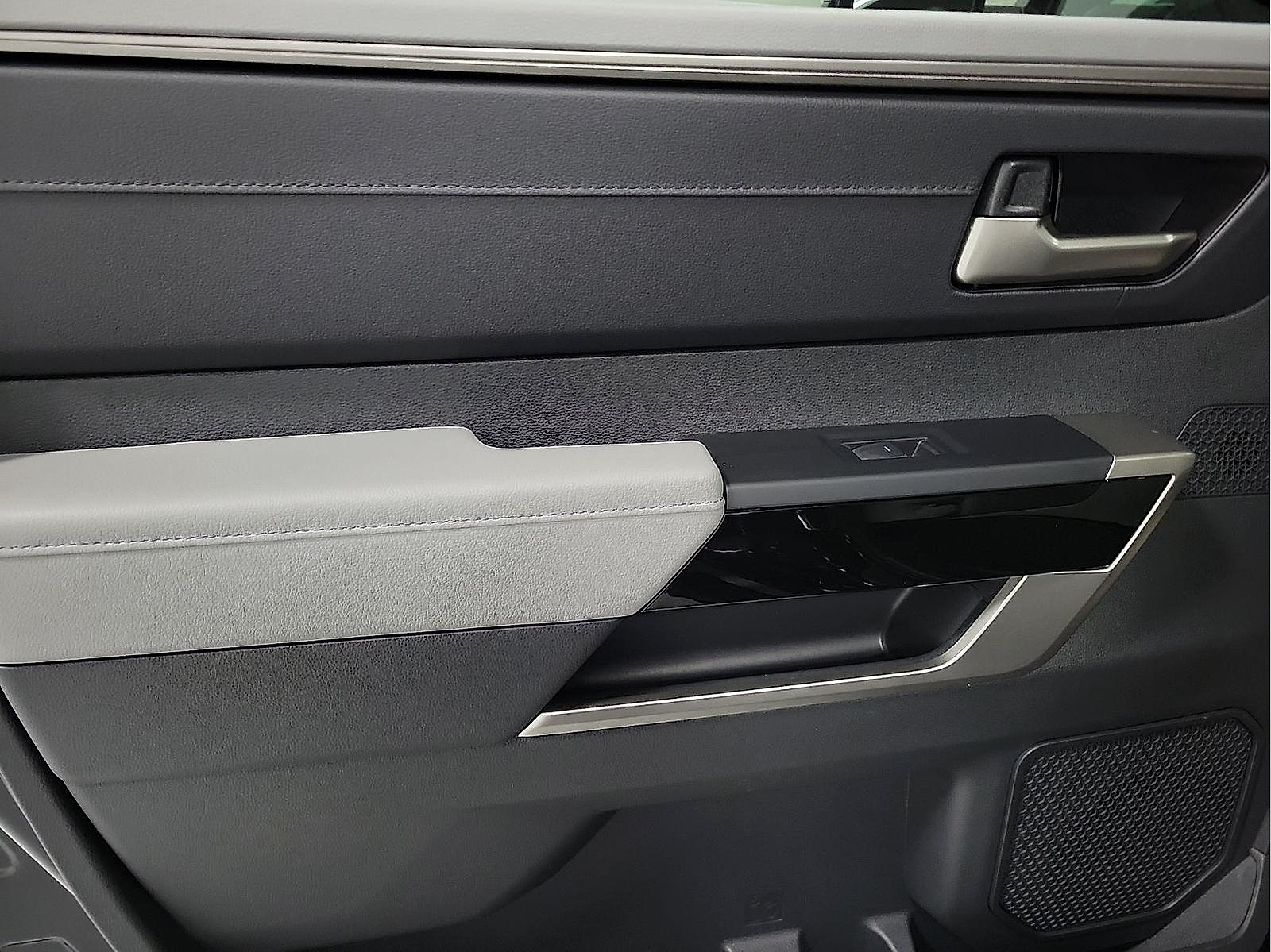 Certified 2025 Toyota Tundra Limited AWD/4WD image 10