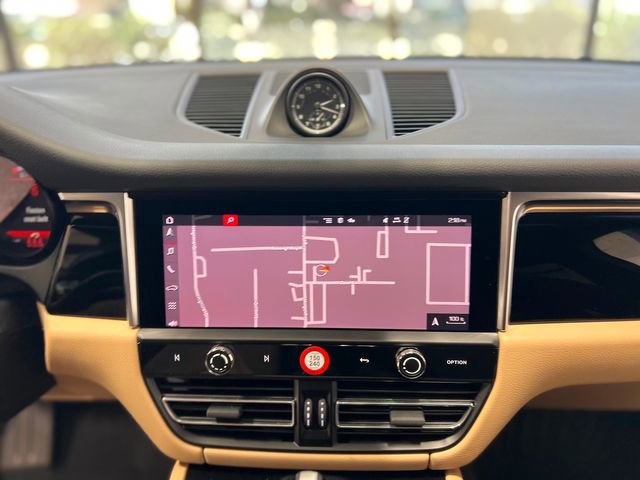 Used 2023 Porsche Macan Base image 31