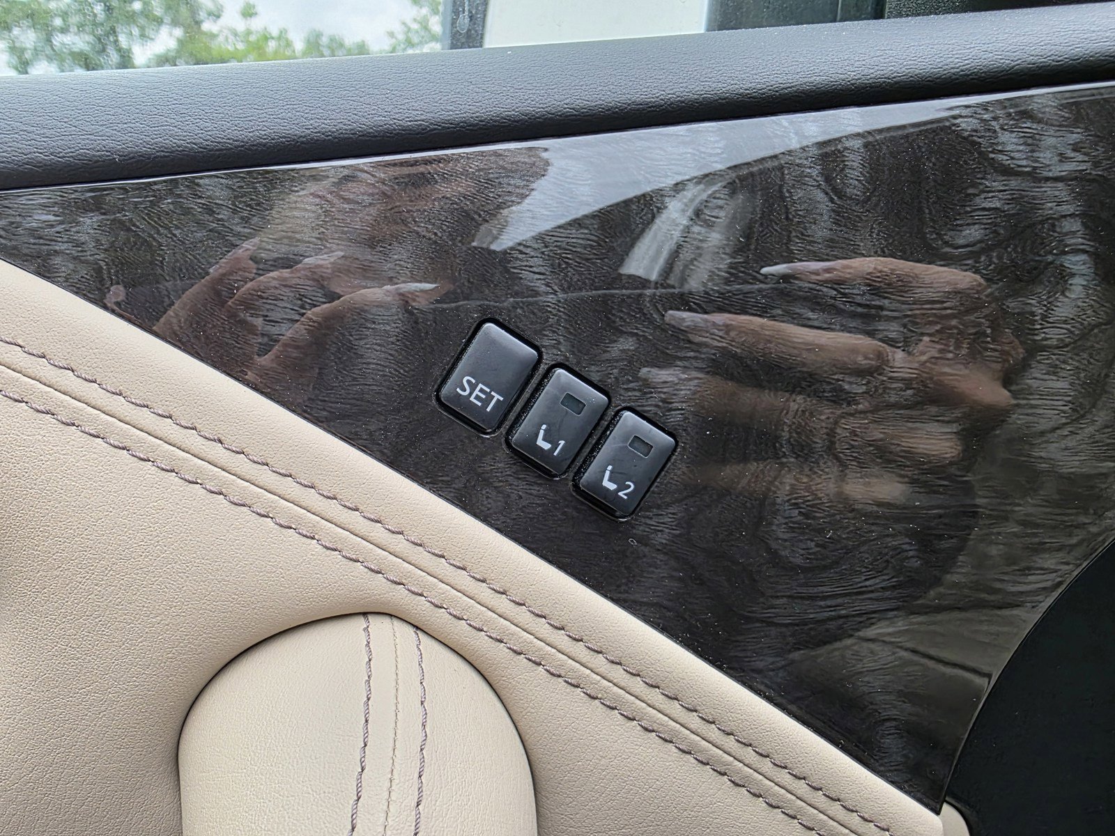 Used 2022 Nissan Armada Platinum w/ Captain's Chairs Package RWD image 15