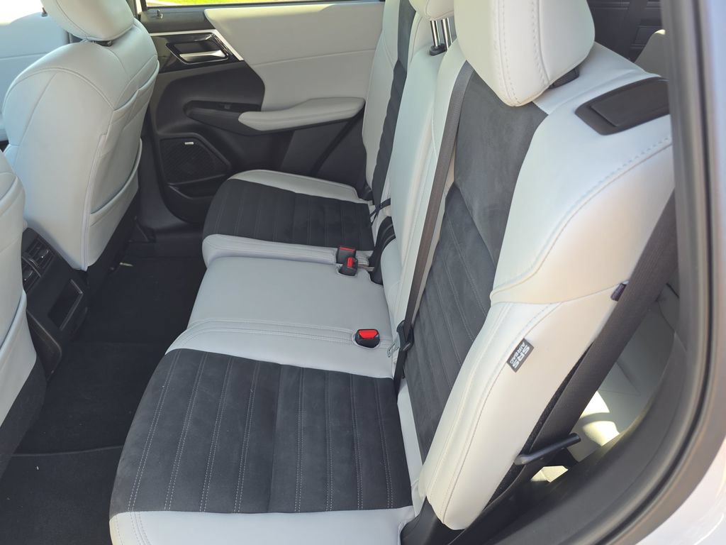 Used 2025 Mitsubishi Outlander SE AWD/4WD image 15
