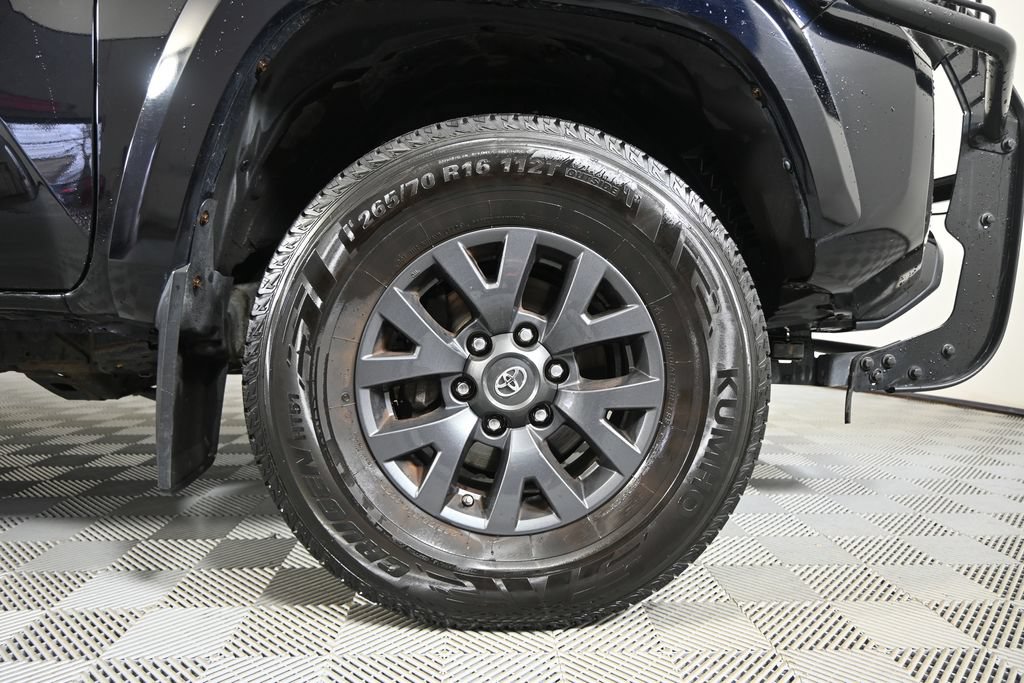 Used 2020 Toyota Tacoma SR5 AWD/4WD image 12