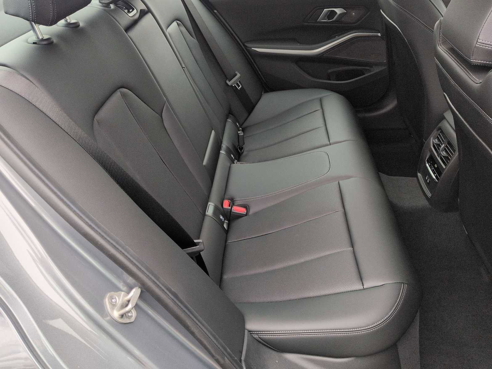 Used 2026 BMW 330i xDrive Sedan w/ M Sport Package image 22