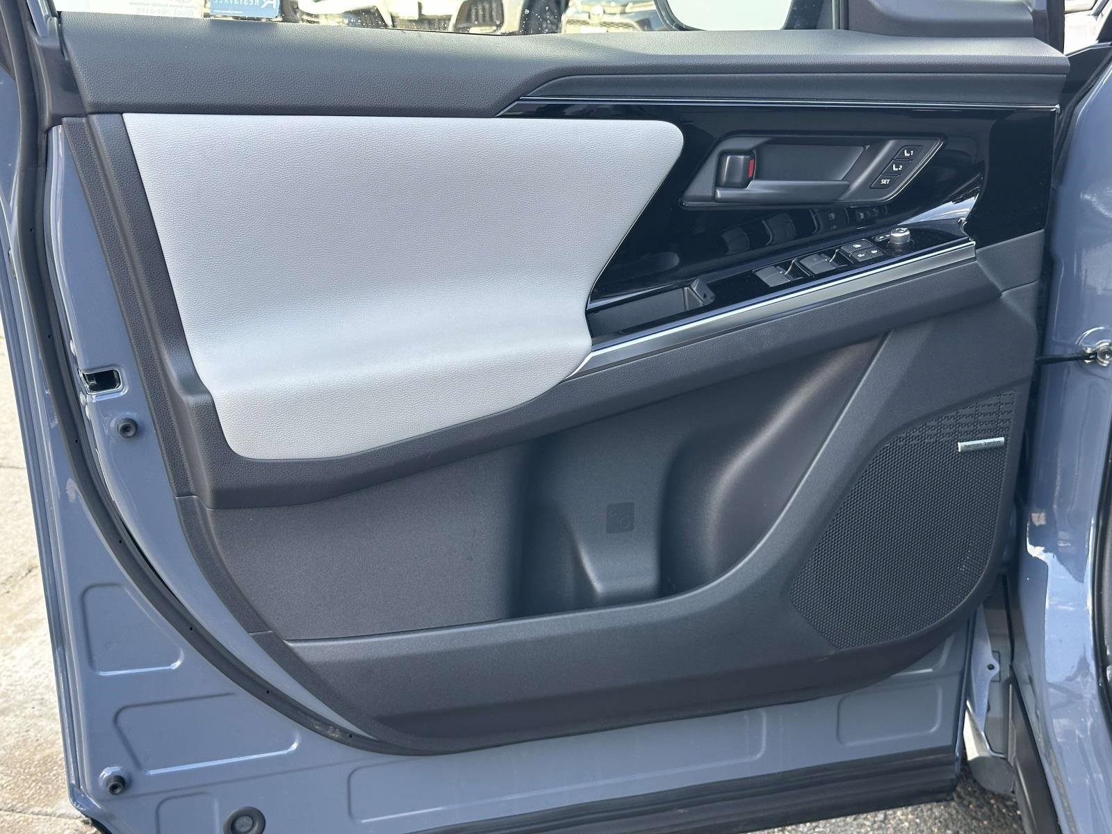 Used 2023 Subaru Solterra AWD image 16