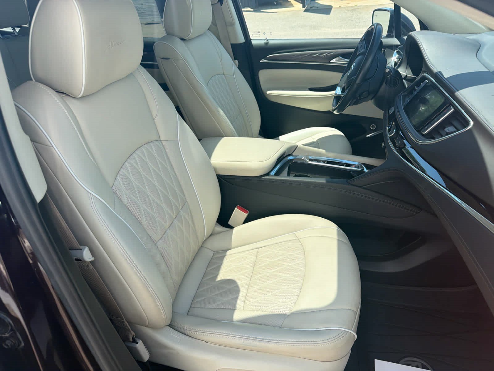 Used 2022 Buick Enclave Avenir w/ Avenir Technology Package AWD/4WD image 7