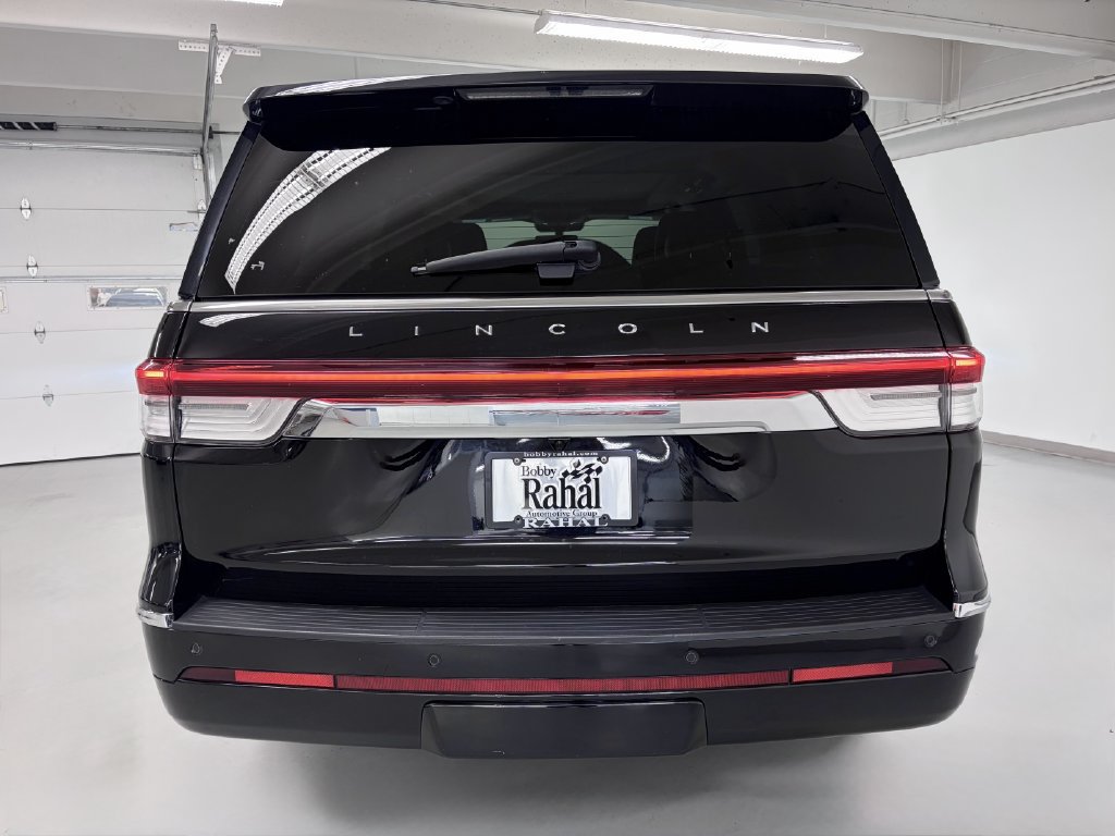 Used 2023 Lincoln Navigator Reserve AWD/4WD image 5