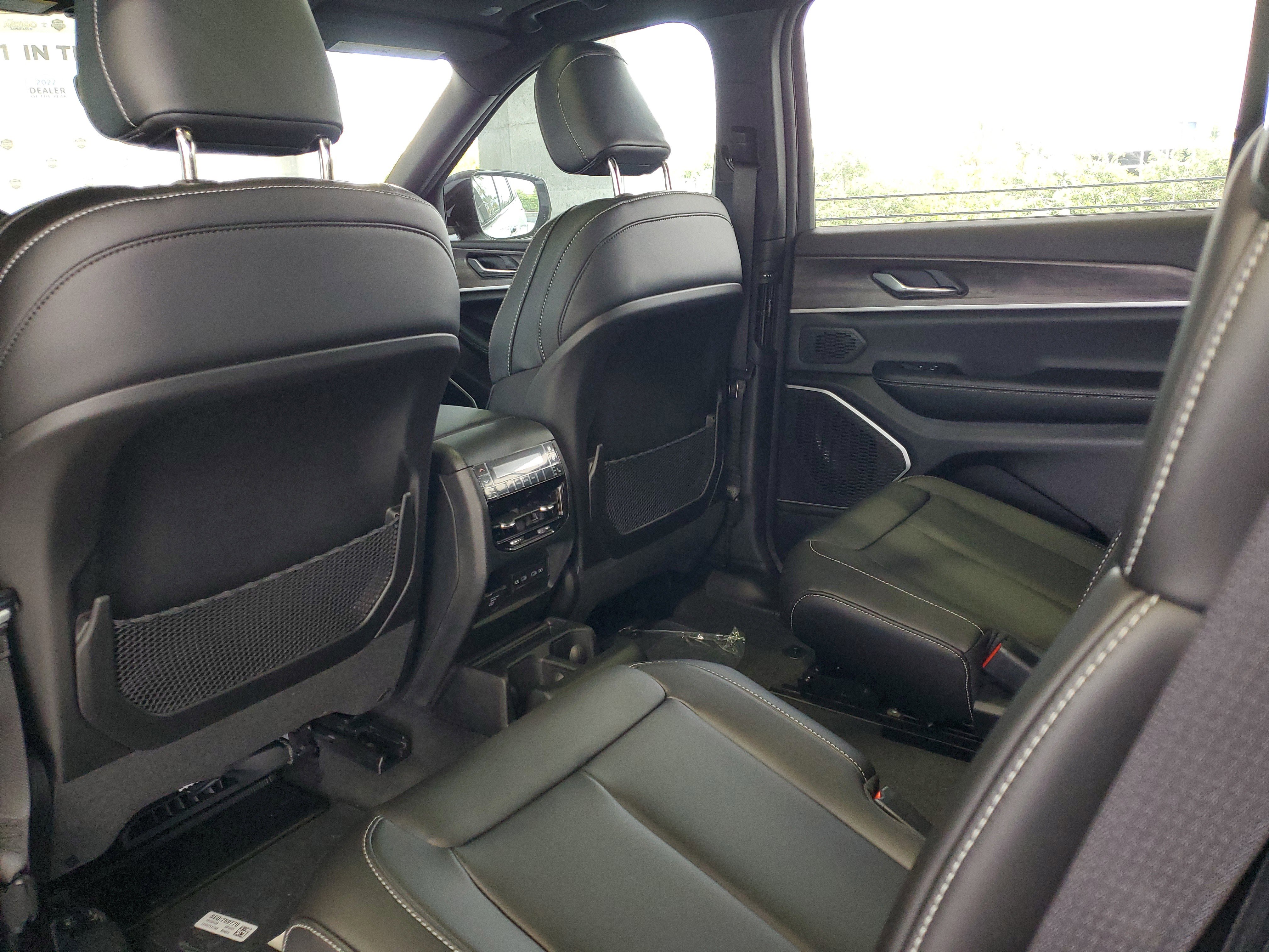 New 2026 Jeep Grand Cherokee L Limited w/ Limited Altitude Package RWD image 9