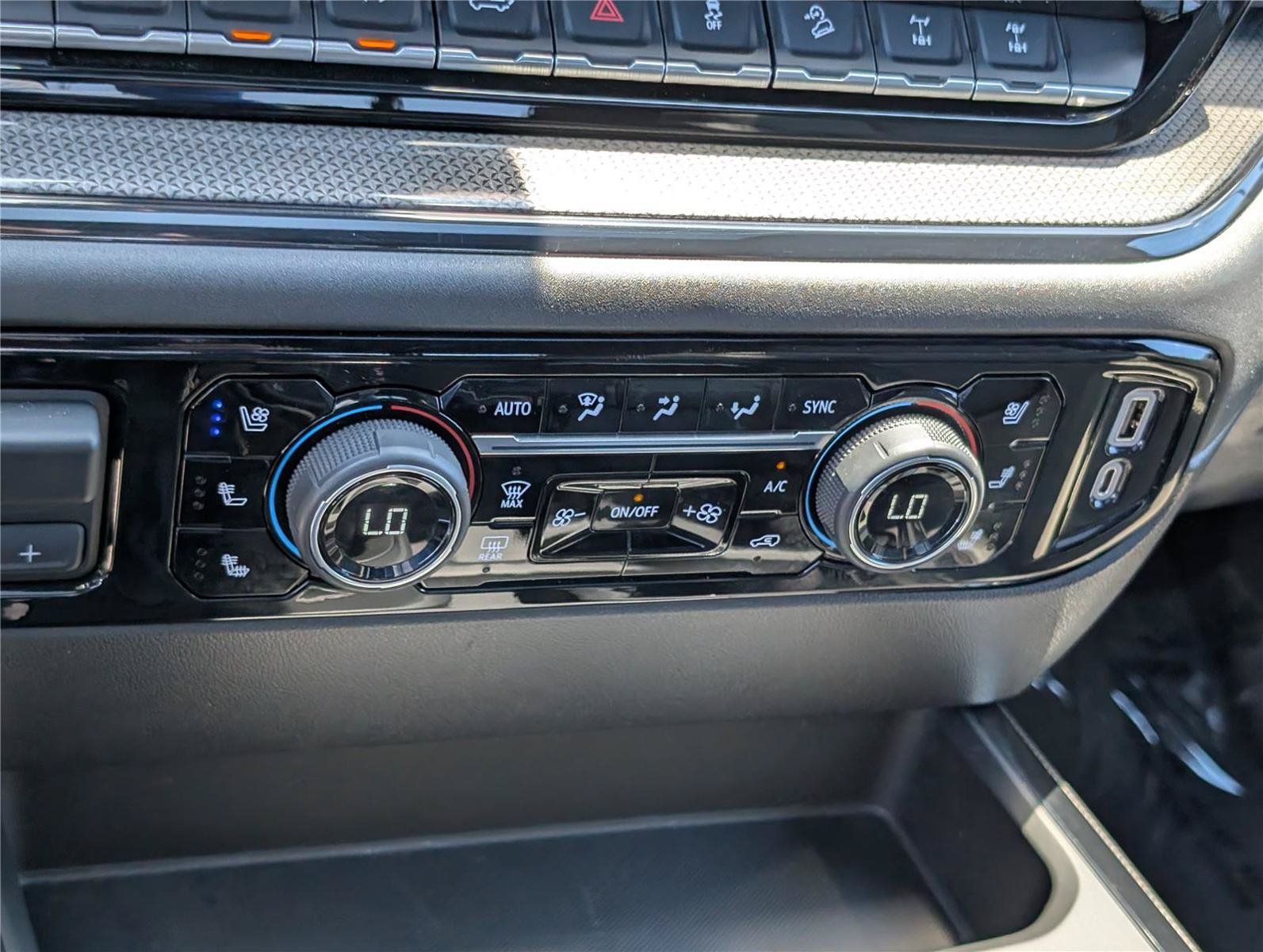 Used 2022 Chevrolet Silverado 1500 ZR2 w/ Technology Package AWD/4WD image 29