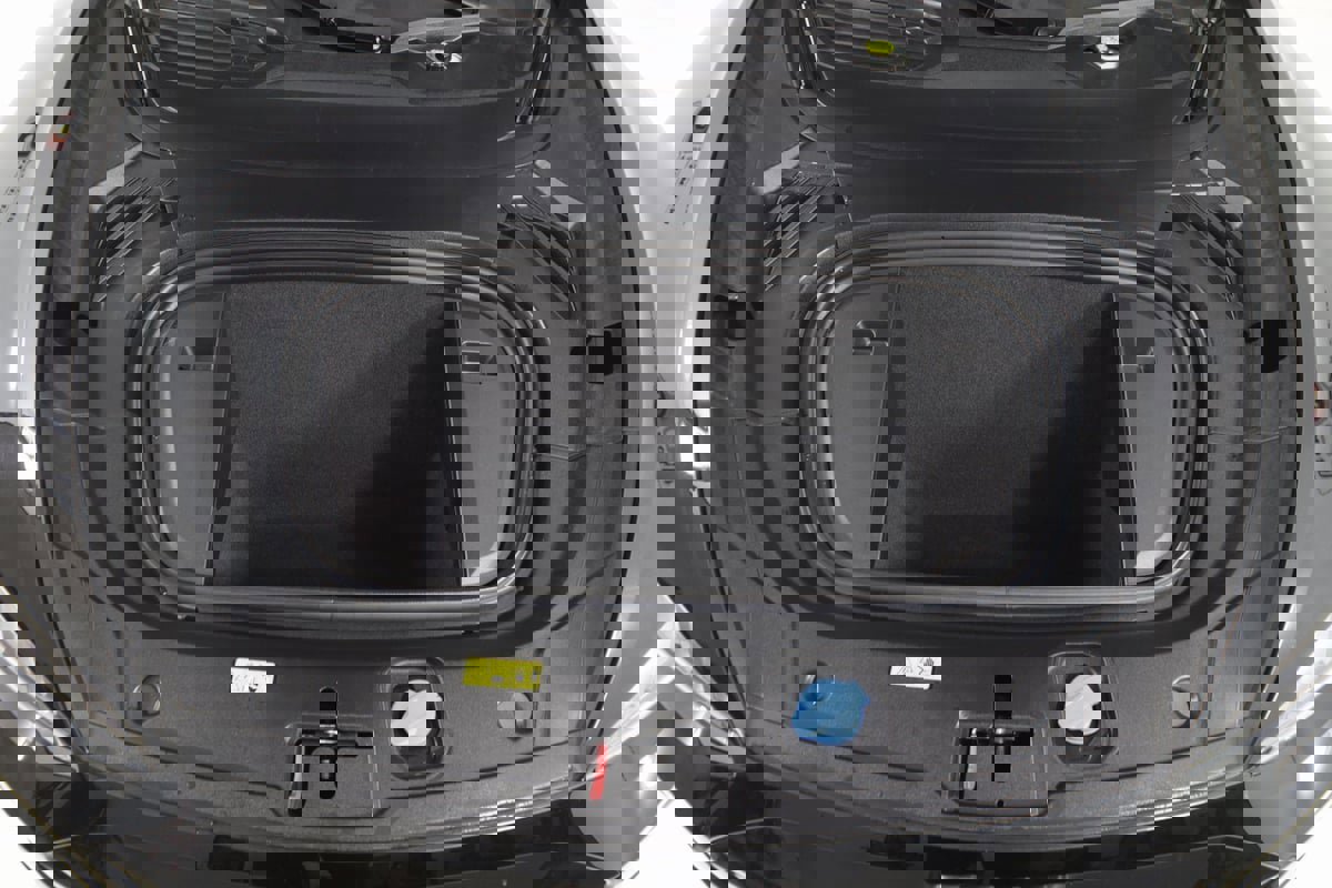 Used 2024 Audi RS e-tron GT w/ Carbon Performance Package image 30