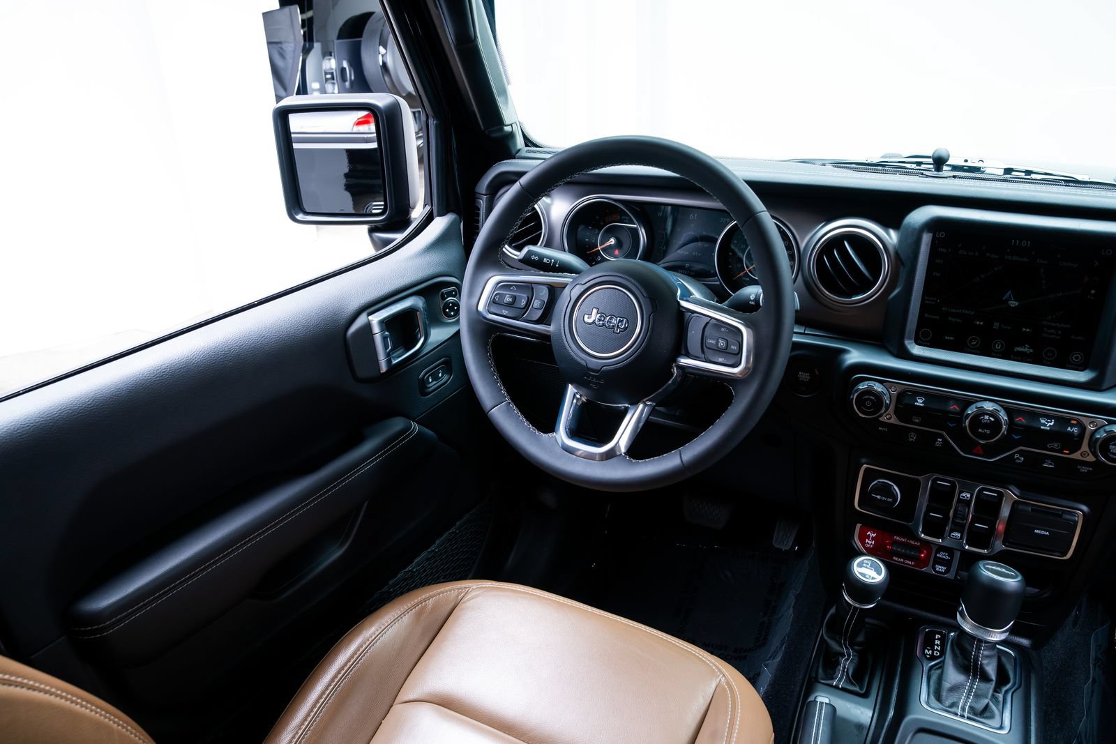 Used 2023 Jeep Gladiator Rubicon w/ Safety Group AWD/4WD image 8
