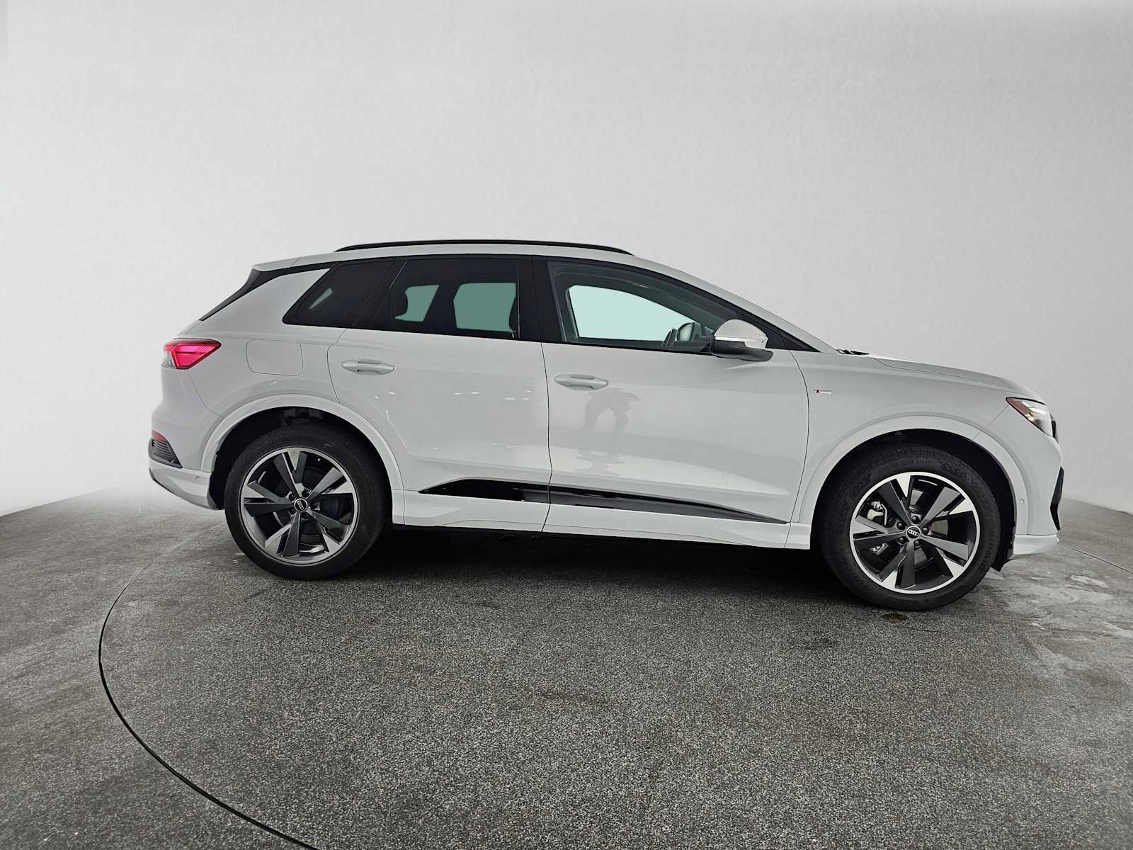 Used 2024 Audi Q4 e-tron Prestige w/ Black Optic Package AWD/4WD image 2