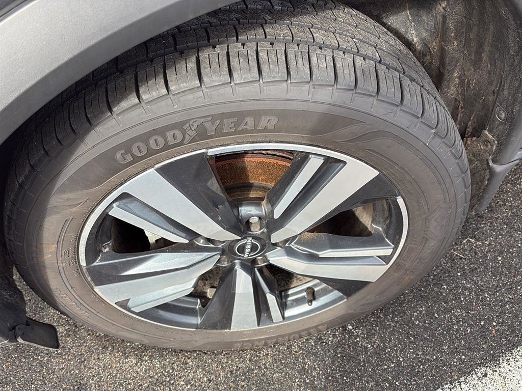 Used 2023 Nissan Rogue SL w/ SL Premium Package image 2