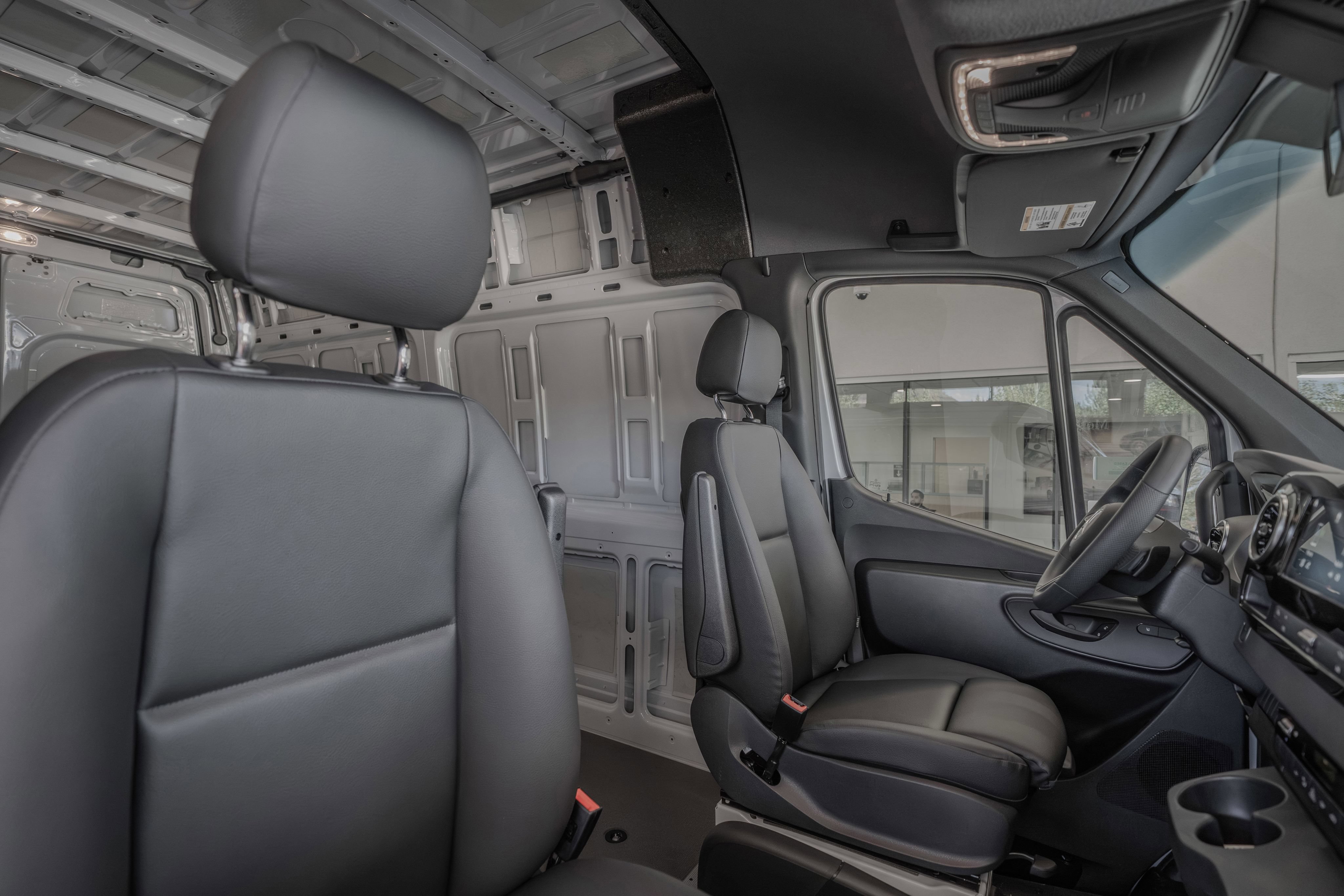 Used 2025 Mercedes-Benz Sprinter 2500 image 34