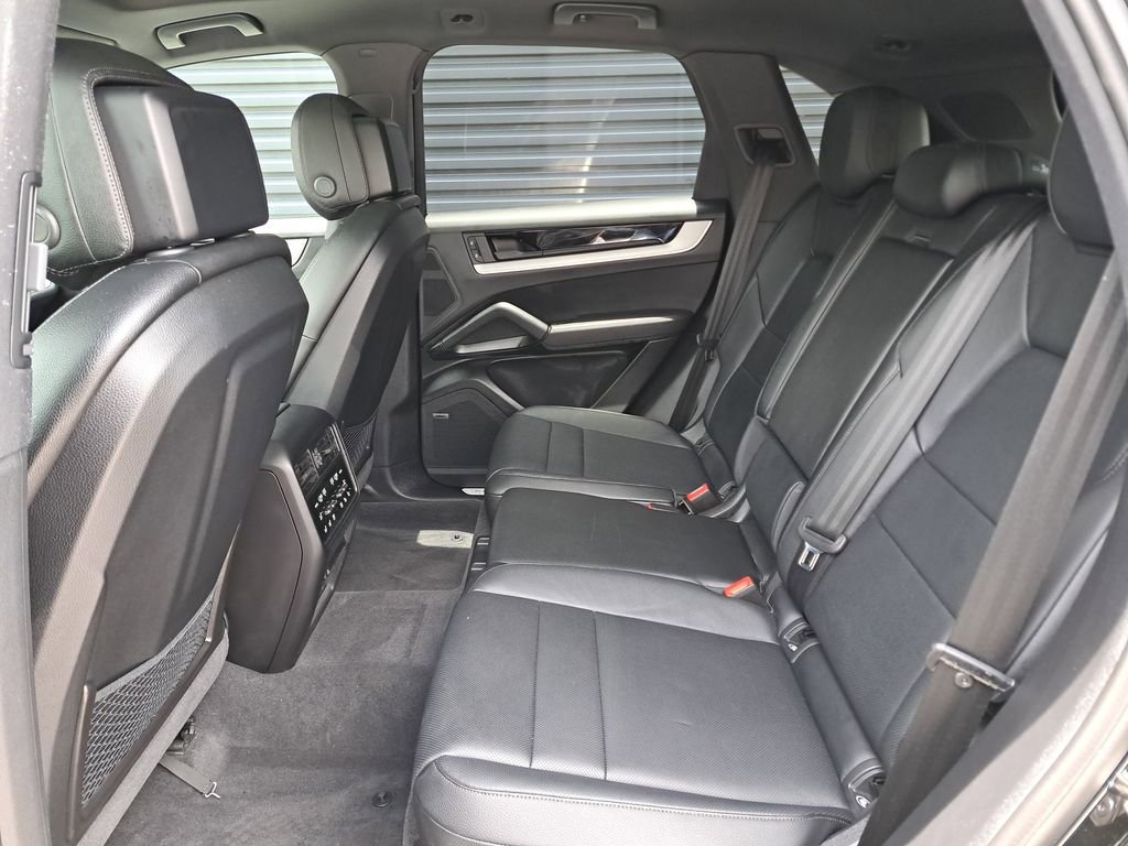 Certified 2025 Porsche Cayenne image 24