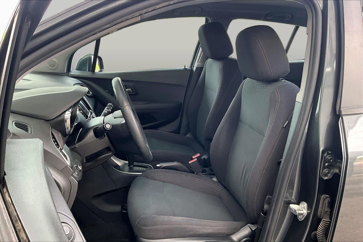 Used 2020 Chevrolet Trax LS FWD image 8