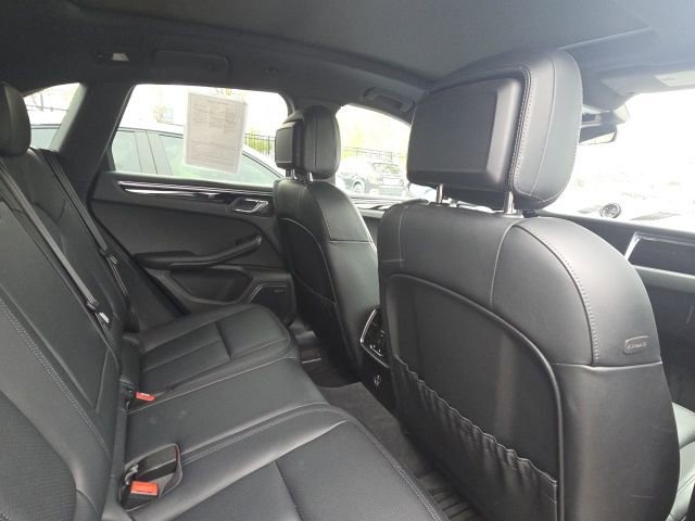 Used 2024 Porsche Macan image 16
