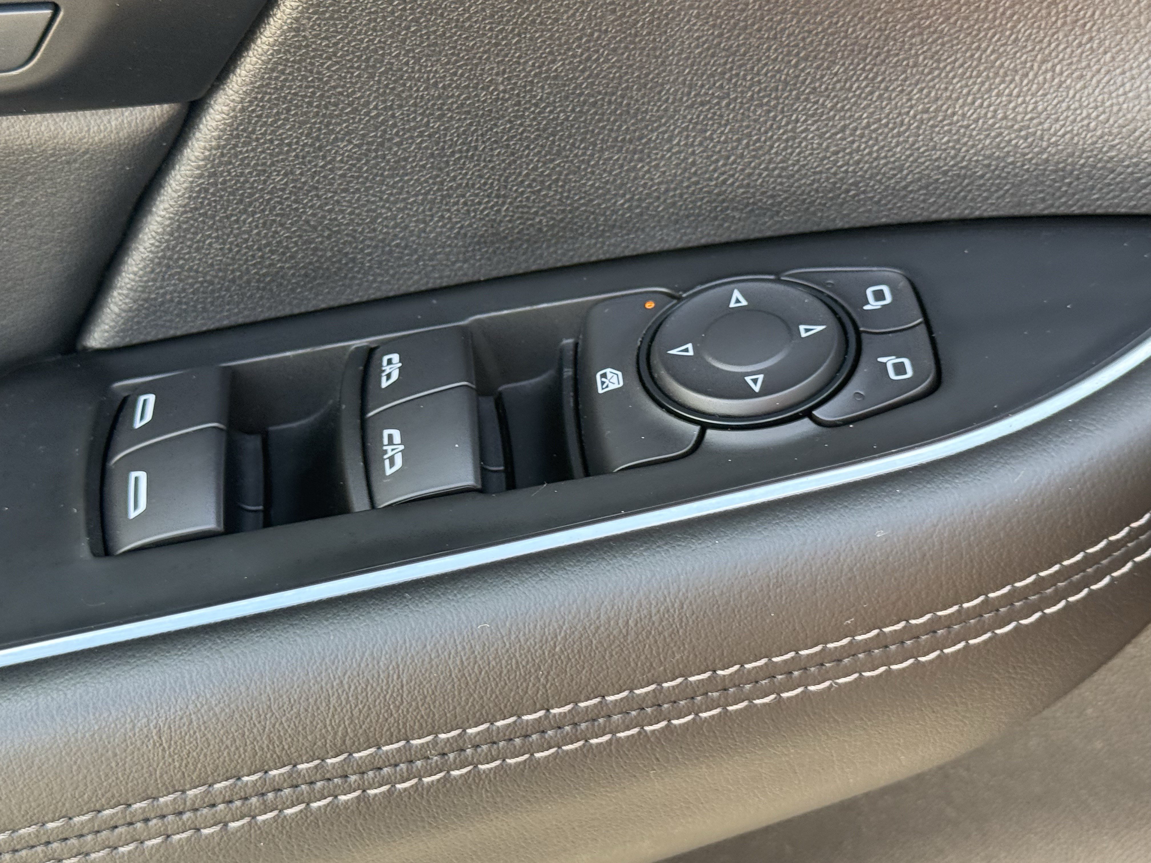 Used 2022 Buick Envision Avenir w/ Technology Package II FWD image 27