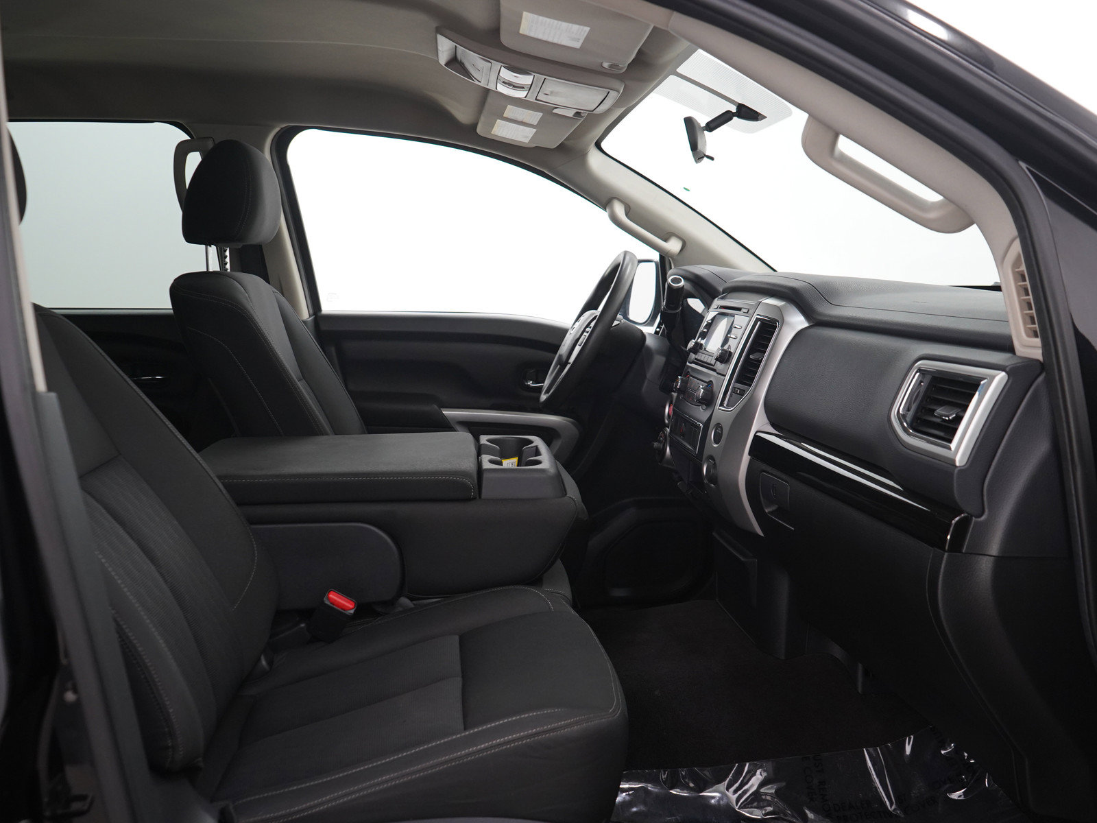 Used 2017 Nissan Titan SV AWD/4WD image 13