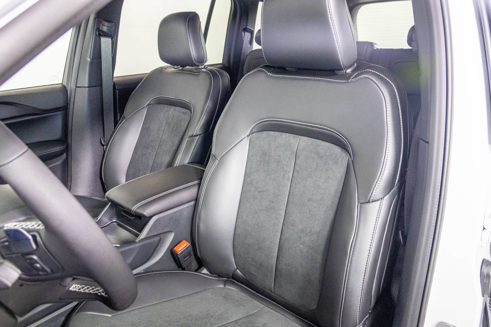 New 2025 Jeep Grand Cherokee Altitude image 18