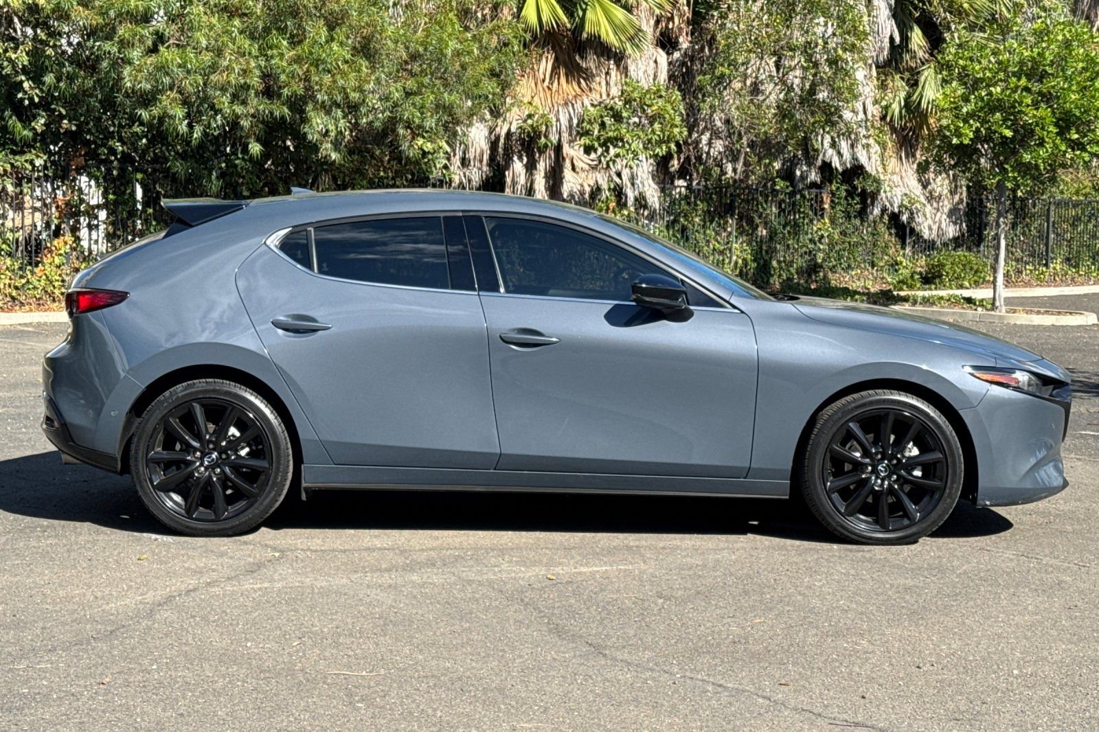 Used 2021 MAZDA MAZDA3 Hatchback w/Premium Plus Pkg image 2