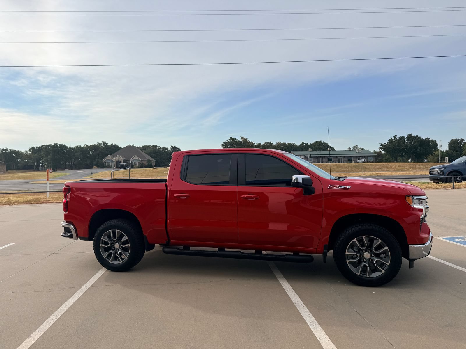 Used 2025 Chevrolet Silverado 1500 LT AWD/4WD image 5