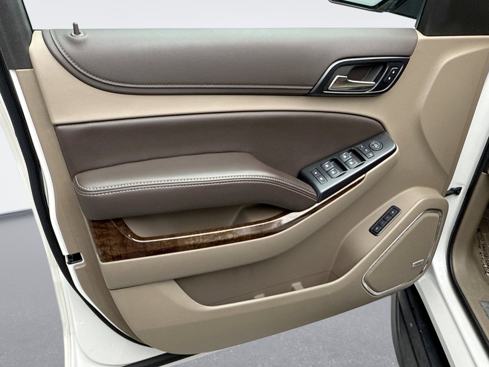 Used 2020 Chevrolet Tahoe LT w/ Luxury Package image 9