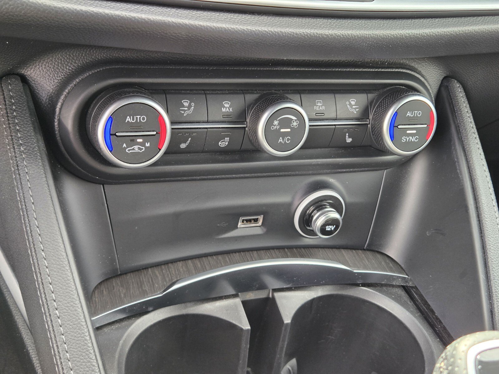 Used 2022 Alfa Romeo Stelvio Ti AWD/4WD image 21