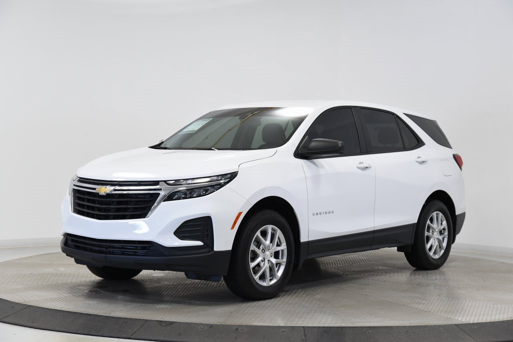 Used 2024 Chevrolet Equinox LS w/ LS Convenience Package image 3