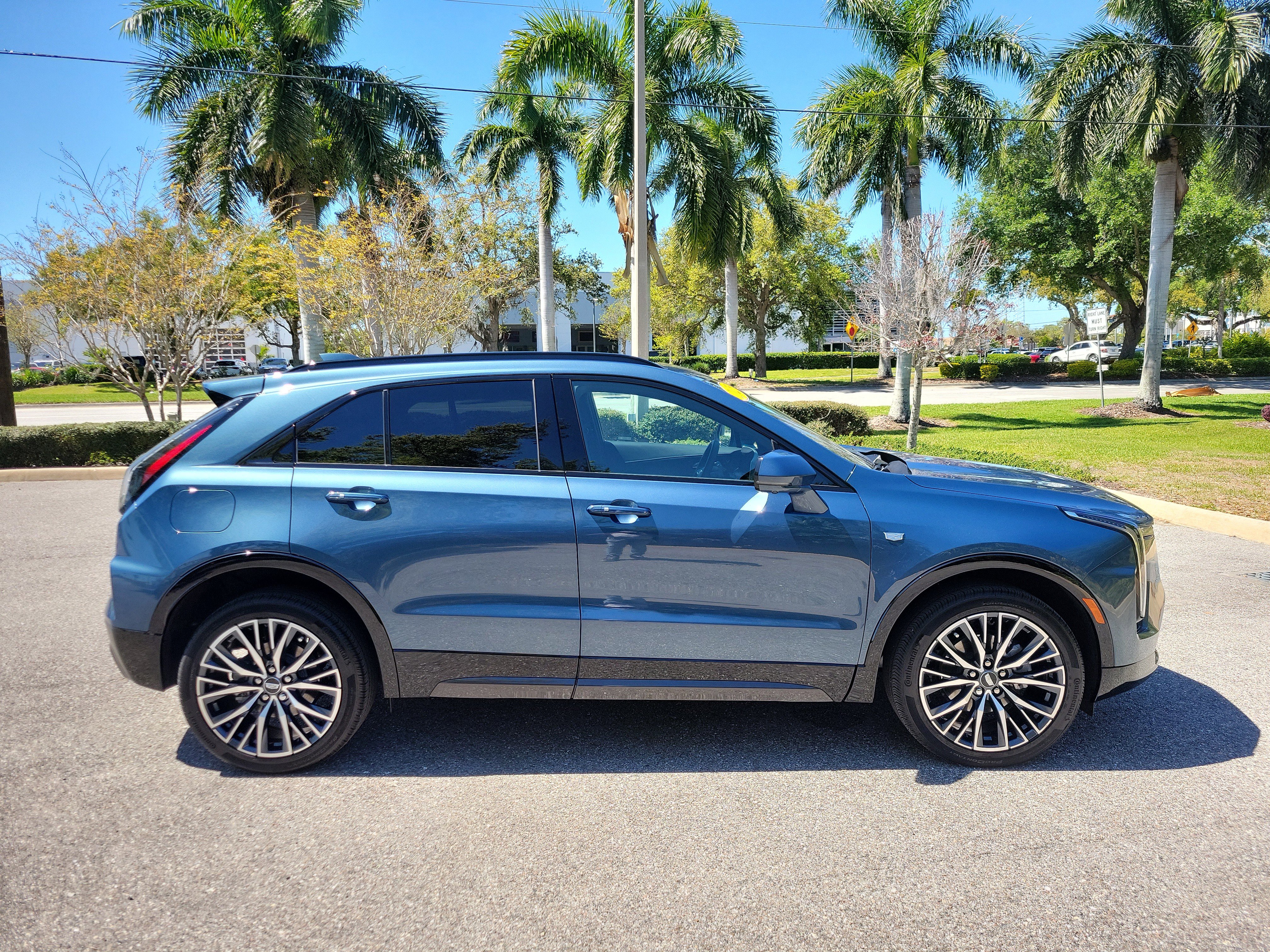 Used 2025 Cadillac XT4 Sport image 3