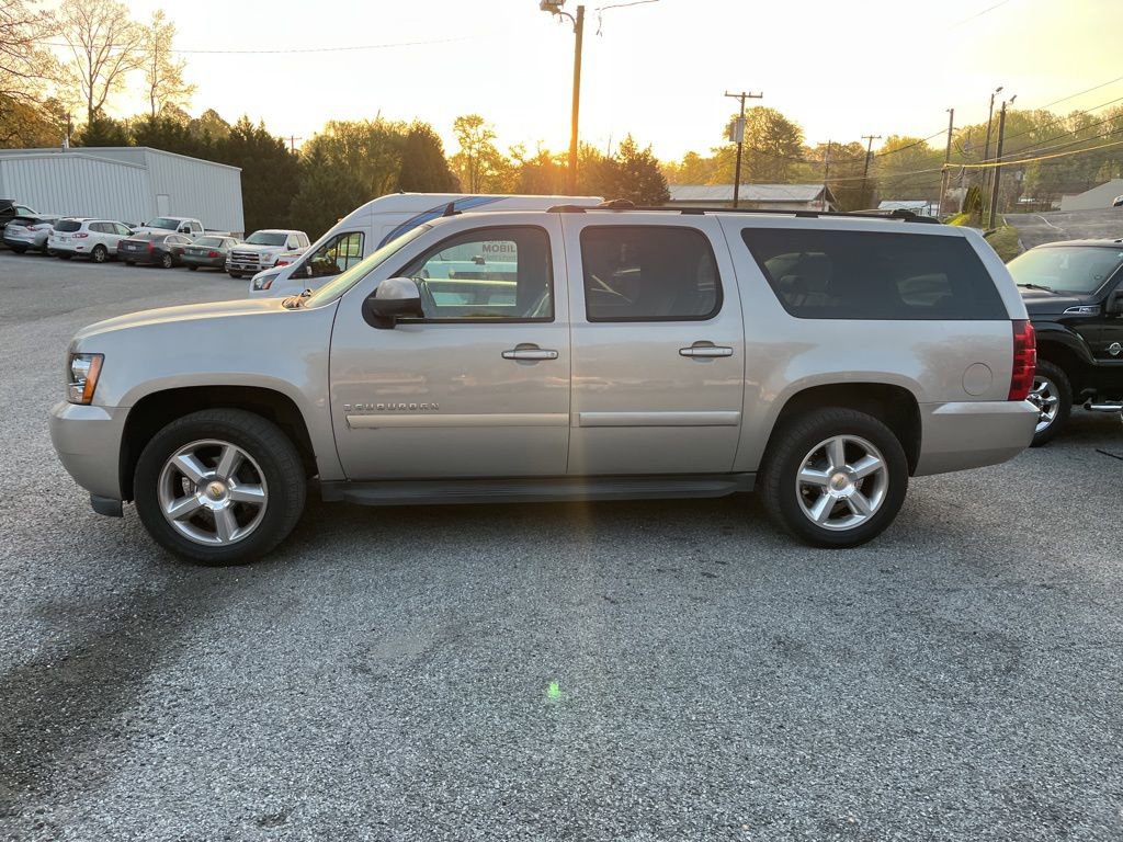 Used 2009 Chevrolet Suburban LT w/ Luxury Package RWD image 5