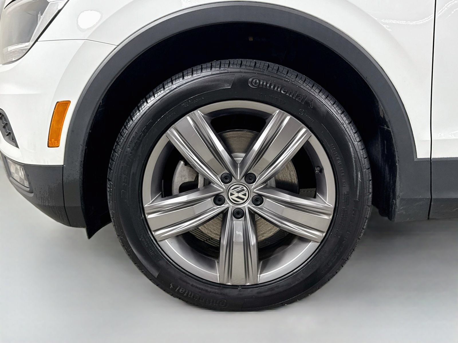 Used 2021 Volkswagen Tiguan SEL AWD/4WD image 30
