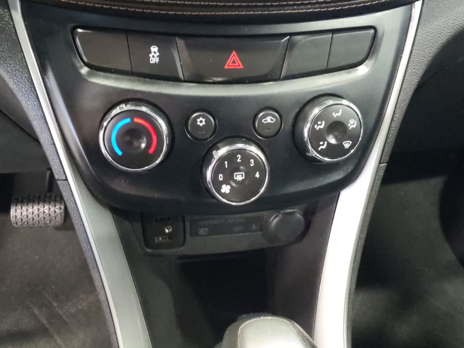 Used 2020 Chevrolet Trax LT w/ LT Convenience Package FWD image 20