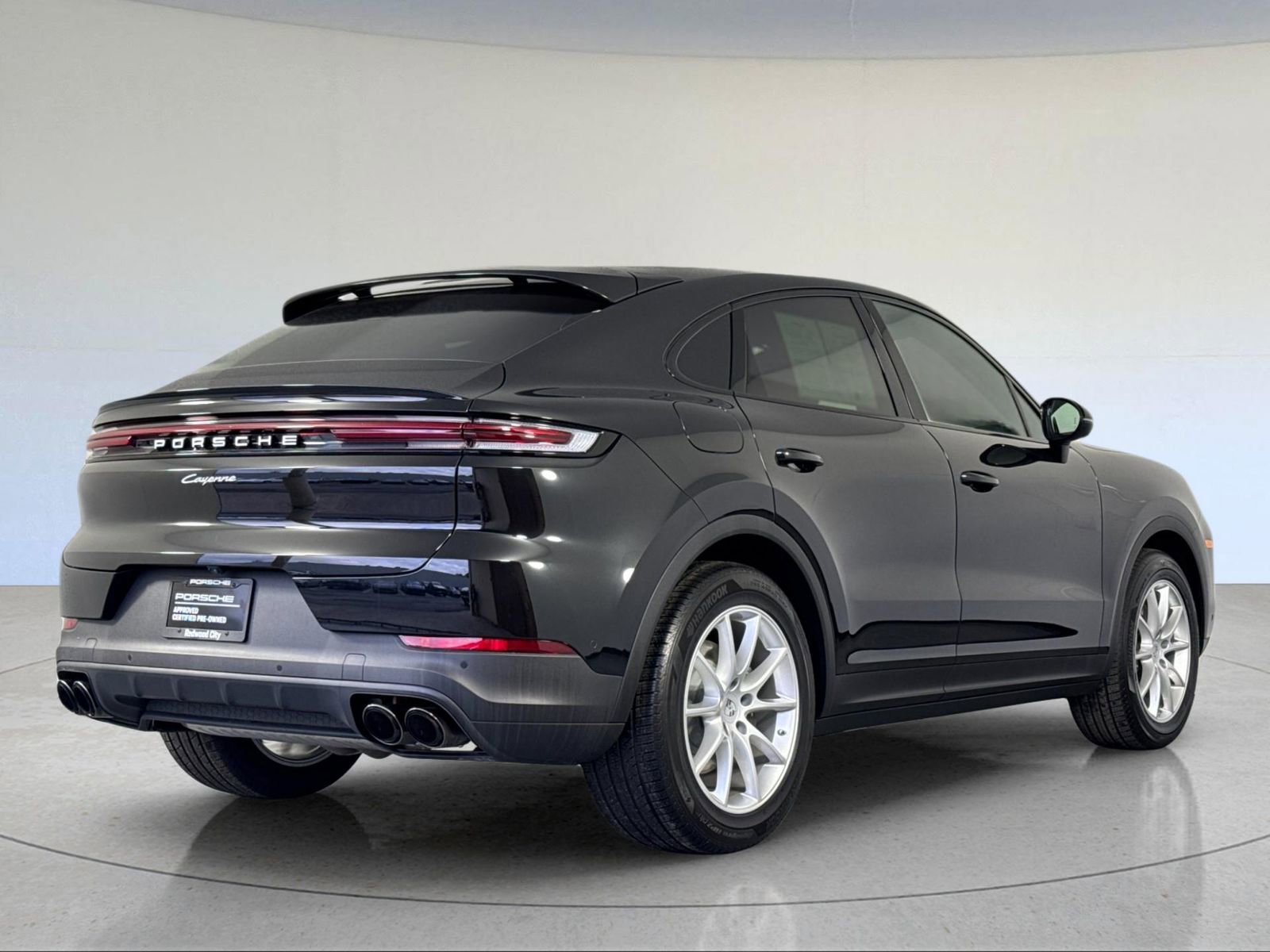 Certified 2025 Porsche Cayenne Coupe image 8
