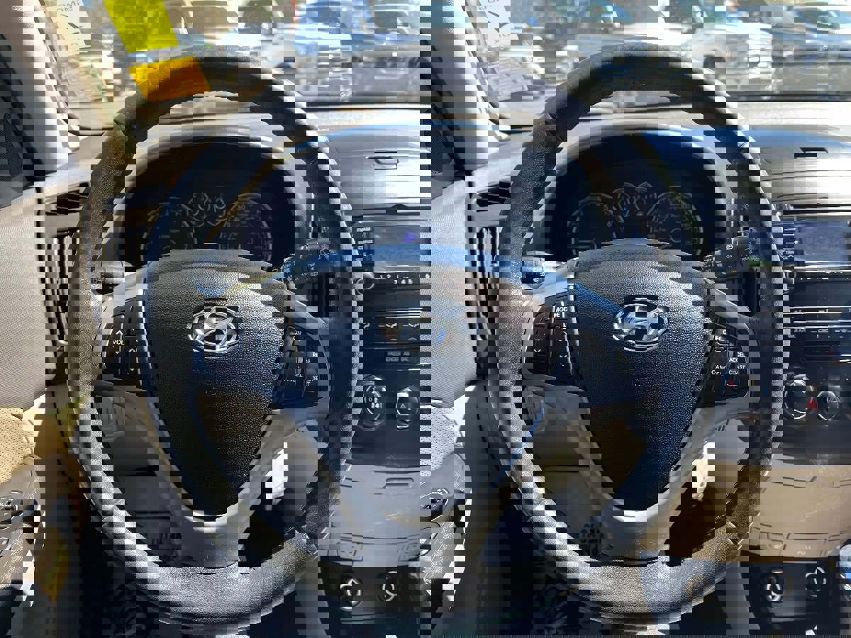 Used 2011 Hyundai Elantra SE image 16