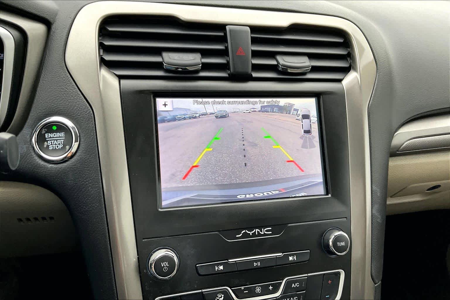 Used 2019 Ford Fusion SE FWD image 26