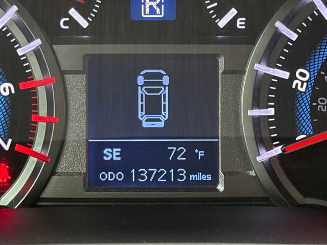 Used 2018 Toyota 4Runner SR5 AWD/4WD image 30