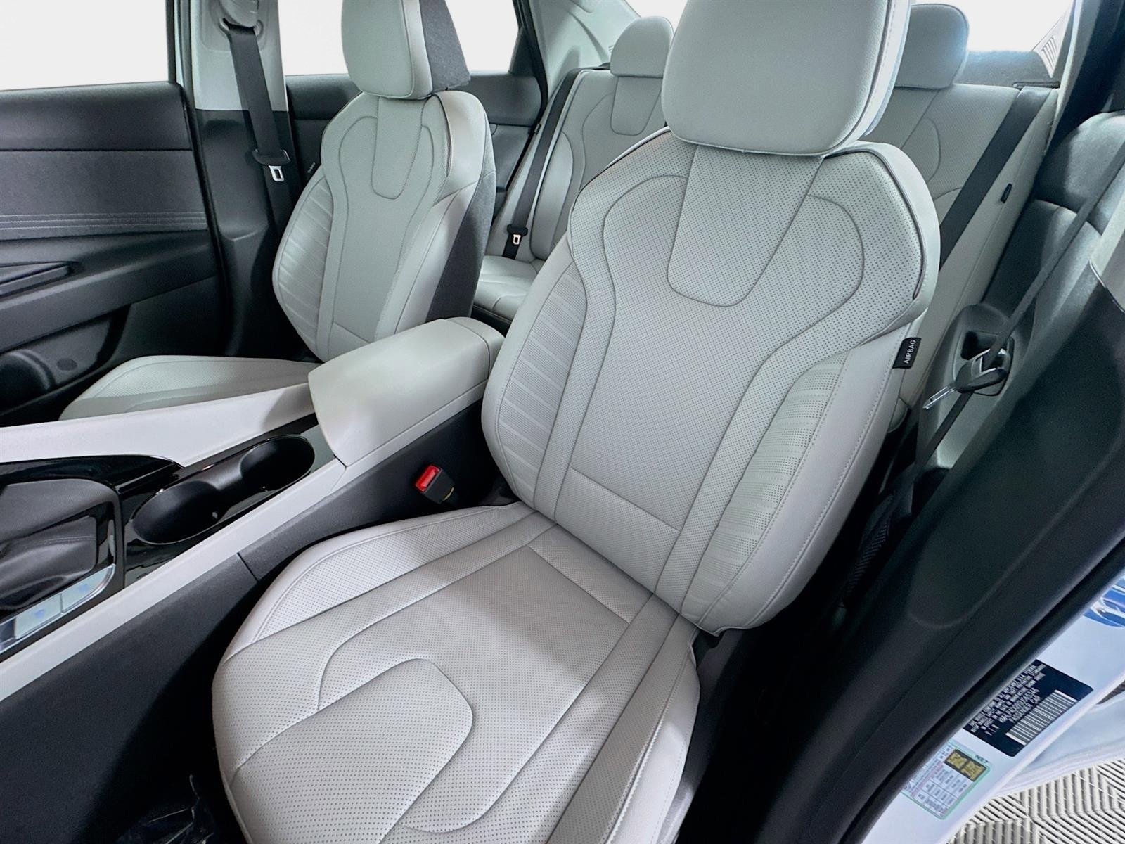 Certified 2025 Hyundai Elantra Limited image 11