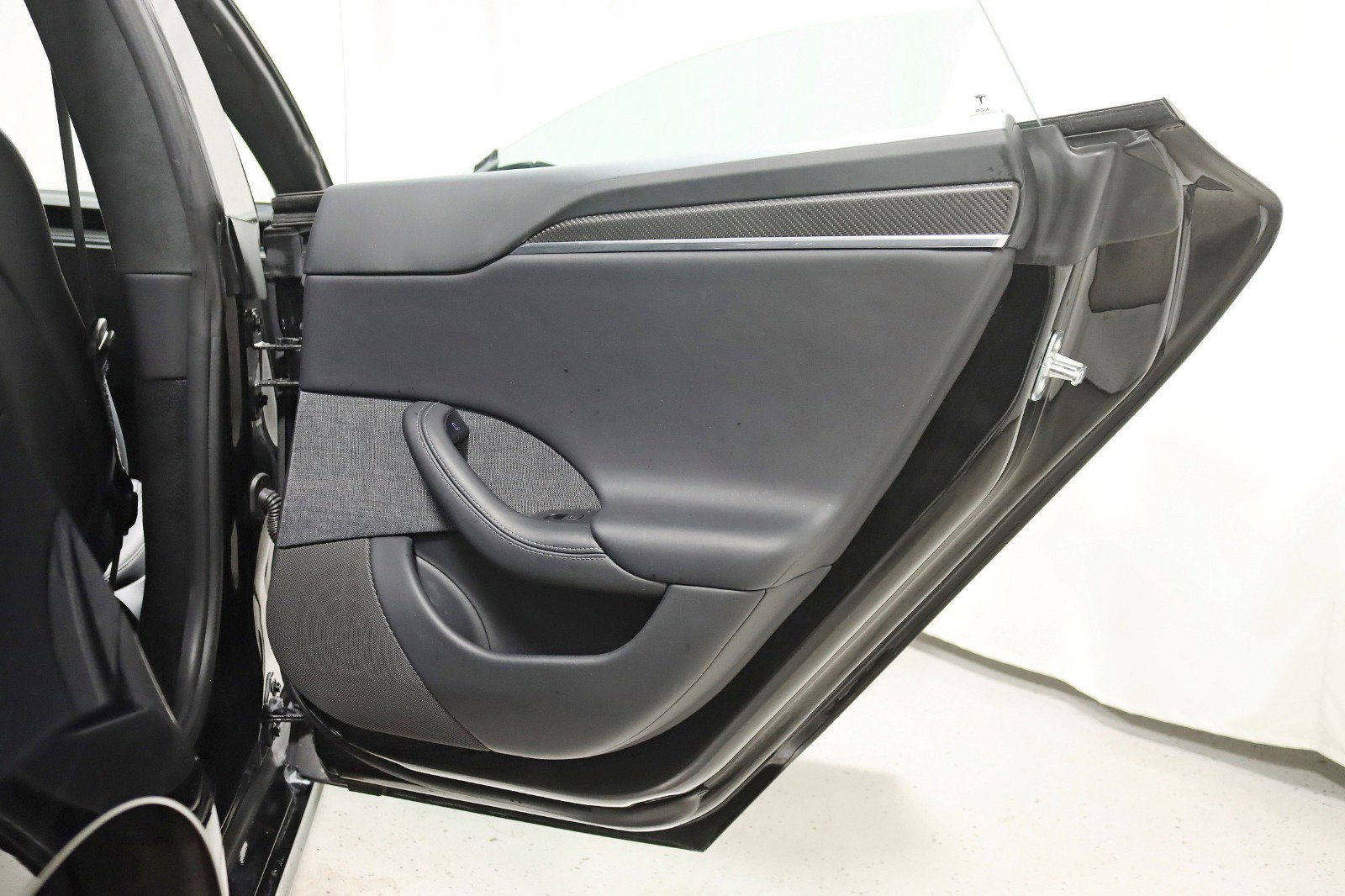 Used 2022 Tesla Model S Plaid image 39