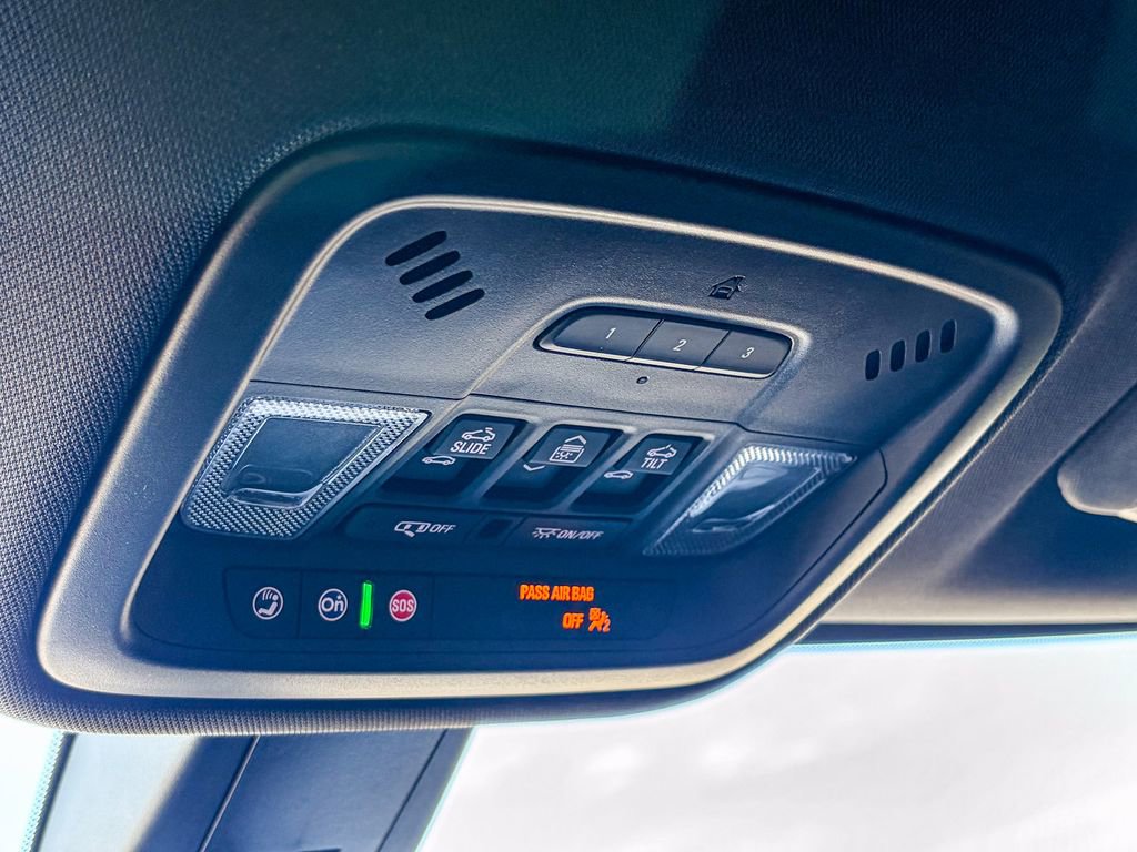 Certified 2023 Chevrolet Traverse RS image 37