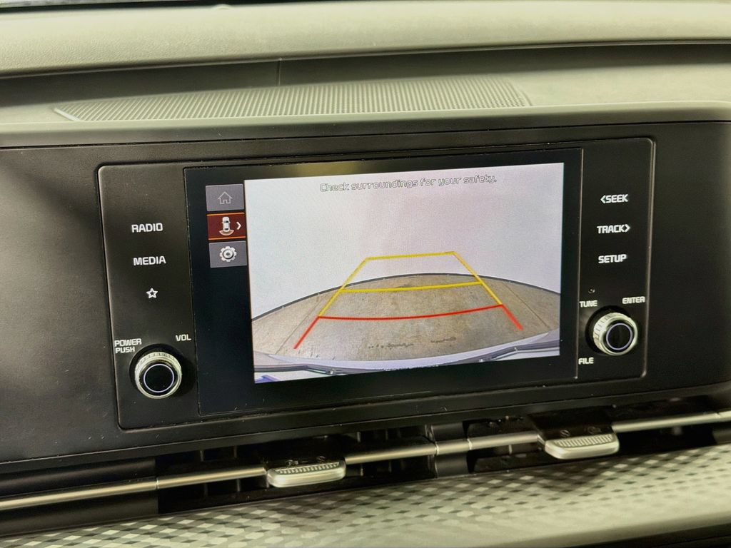 Used 2023 Kia Carnival LX FWD image 13