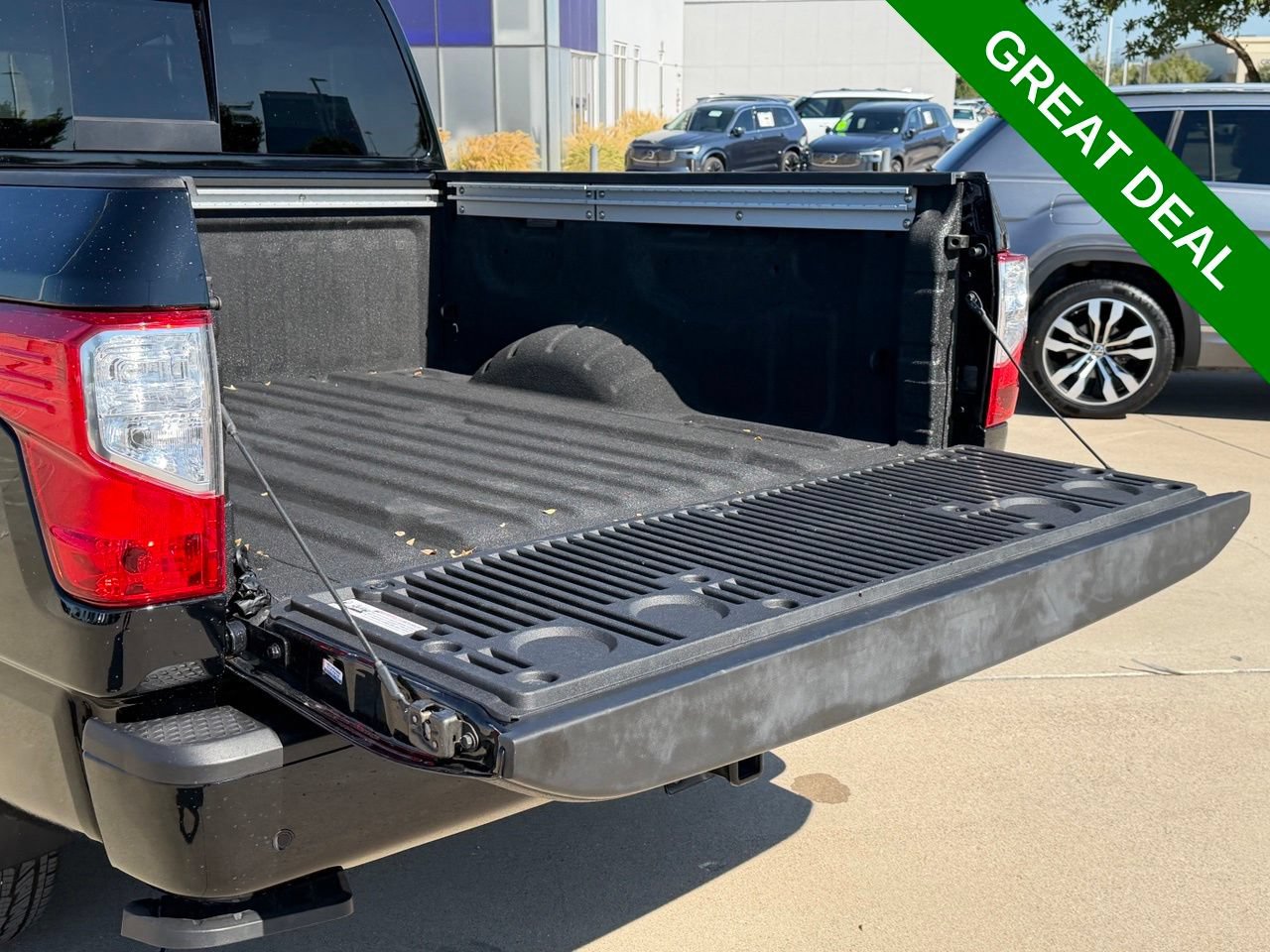 Used 2024 Nissan Titan SV w/ SV Convenience Package RWD image 40
