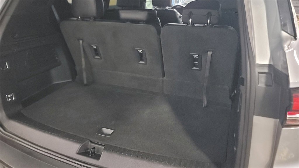 Used 2025 Buick Enclave Preferred image 8