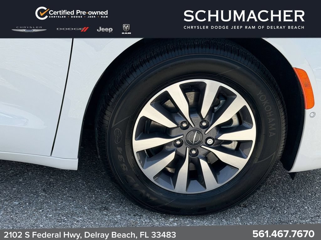 Used 2025 Chrysler Pacifica Select FWD image 9