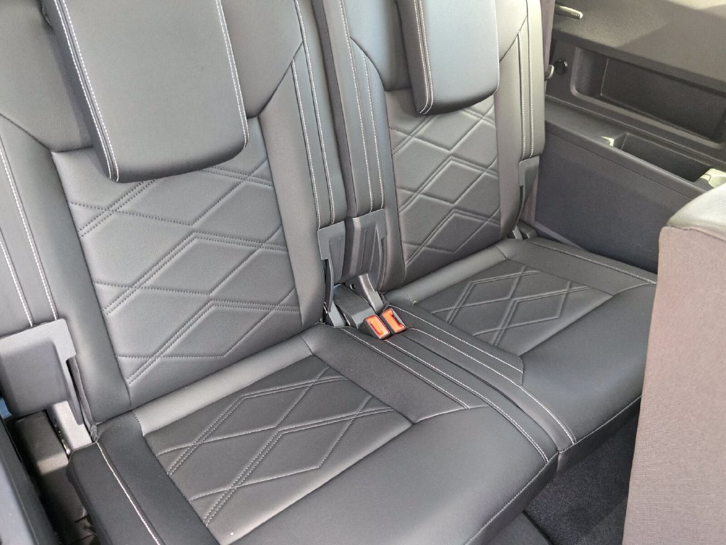 Certified 2026 Volkswagen Atlas SE w/ Panoramic Sunroof Package FWD image 19