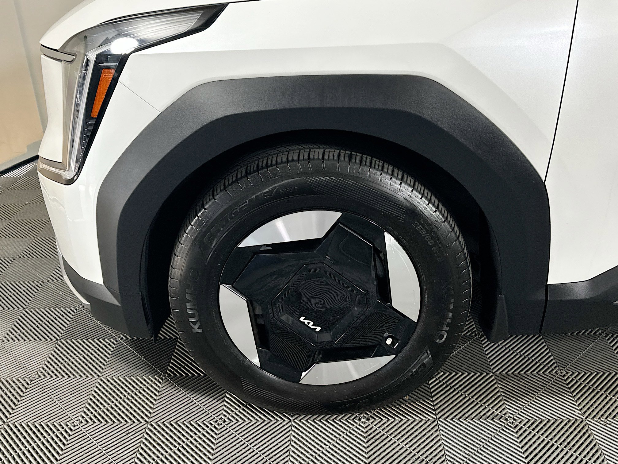 Used 2024 Kia EV9 Wind image 11