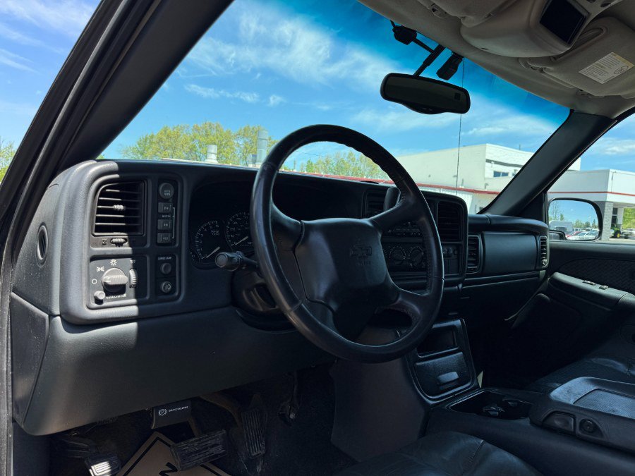Used 2002 Chevrolet Avalanche 2500 w/ Convenience Pkg AWD/4WD image 14