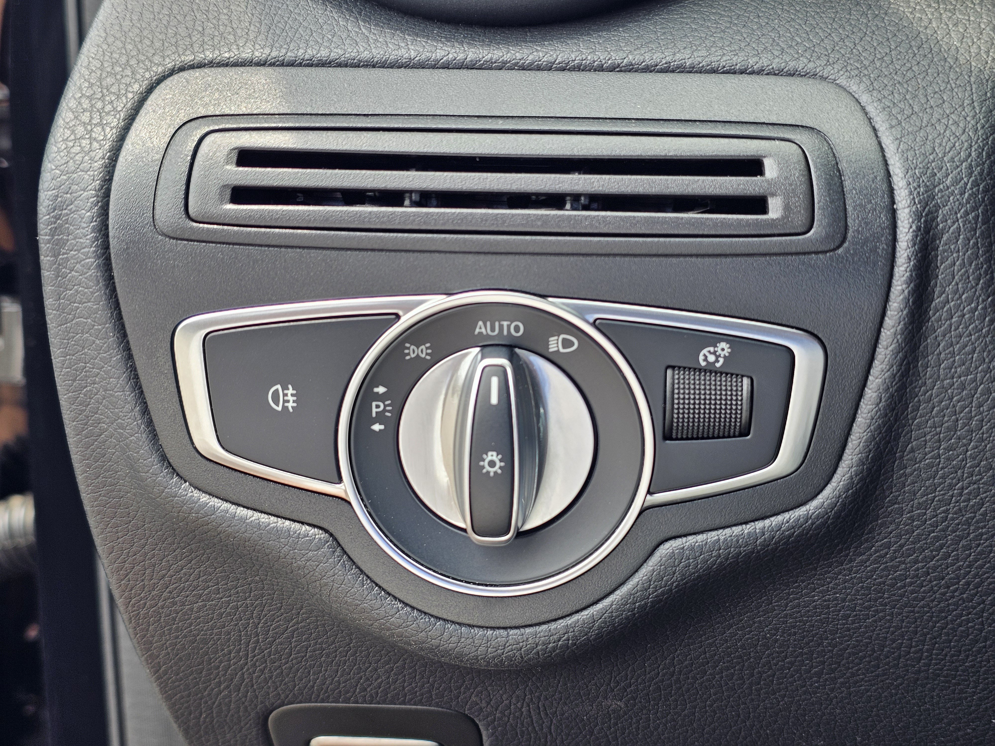 Used 2021 Mercedes-Benz GLC 300 4MATIC image 19