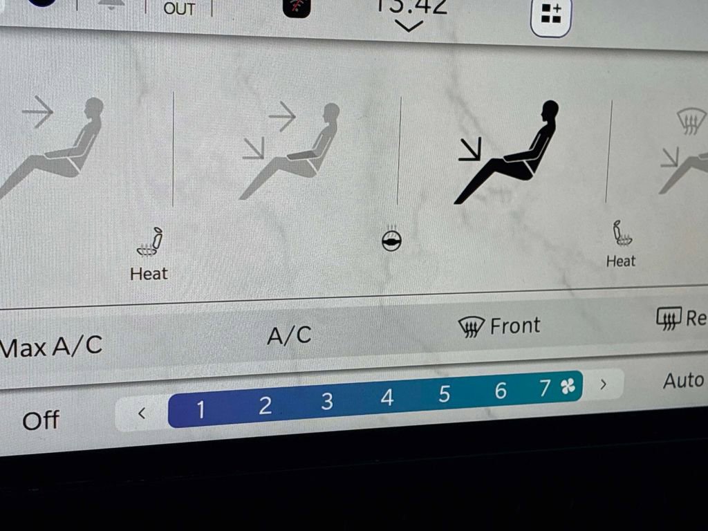 Used 2024 Jeep Wrangler Unlimited w/ Convenience Group image 32