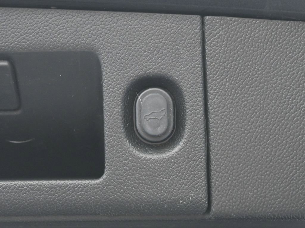 Used 2018 Chevrolet Tahoe LT RWD image 21